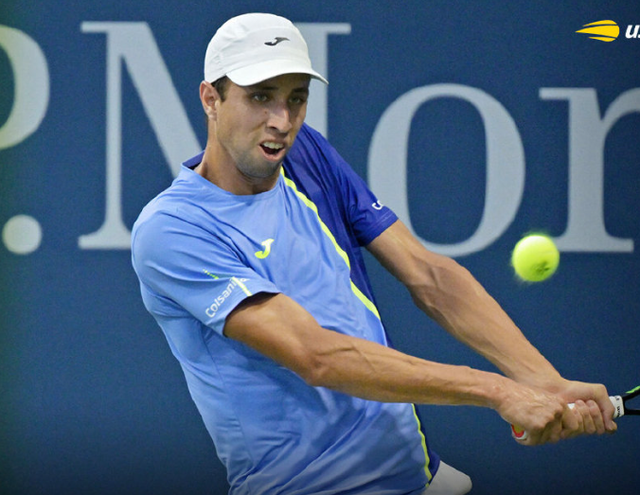  颁奖冠军亚军季军顺序 