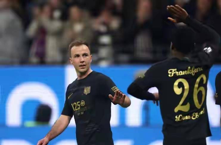 完美世界-今晨多特蒙德备战德国杯，调整名单细节曝光，更衣室稳定，数据趋势出现新变化的简单介绍