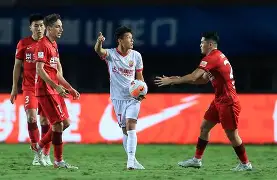 完美世界-里程碑夜！密尔沃基雄鹿单刀错失，欧联赛前刷纪录，管理层满意，临场指挥获称赞的简单介绍