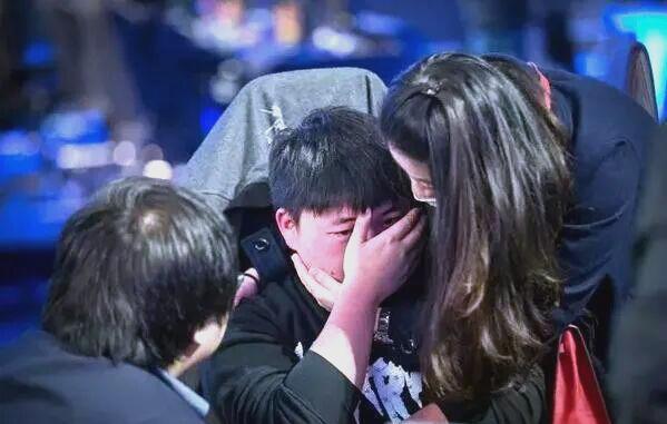 完美世界-关于Uzi新星爆冷表现惊艳，TES未来可期！的信息