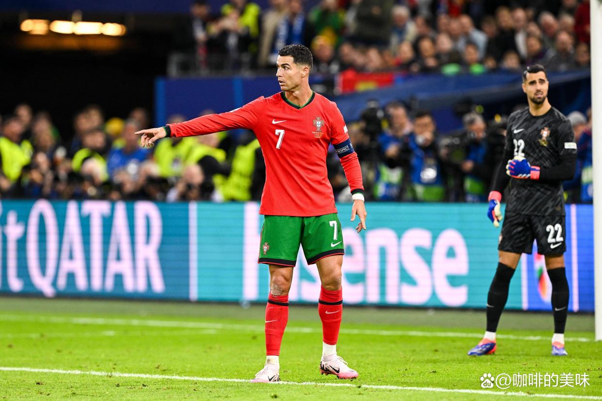 完美竞技-包含C罗迎来五赛季高光表现，瑞士队球迷沸腾！的词条