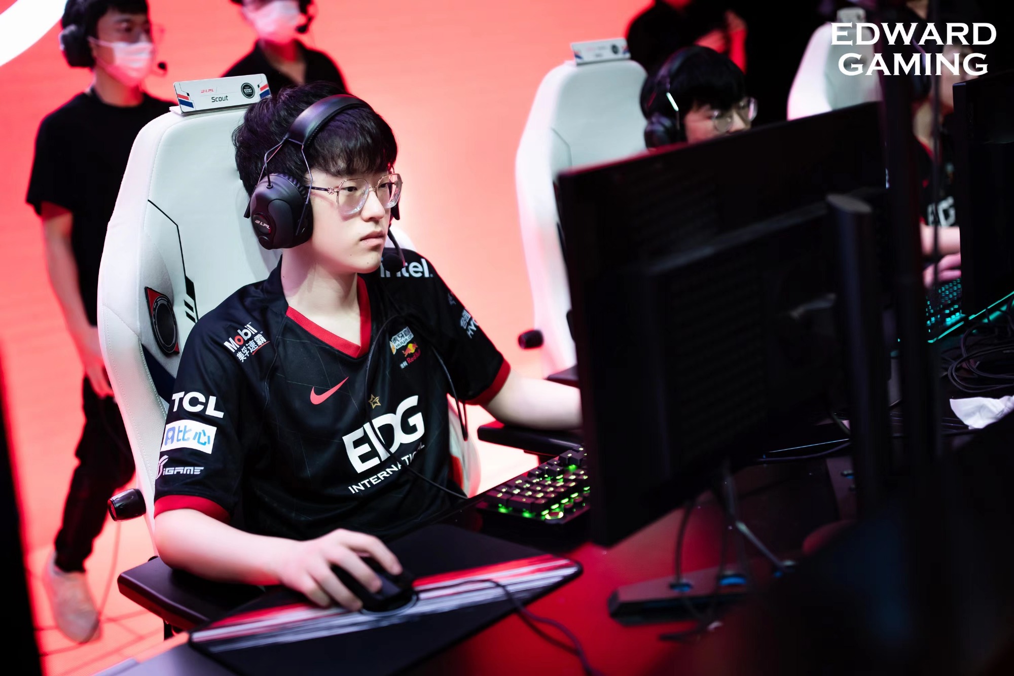 完美世界-包含Scout关键节点逆转，SKT带队取胜！的词条