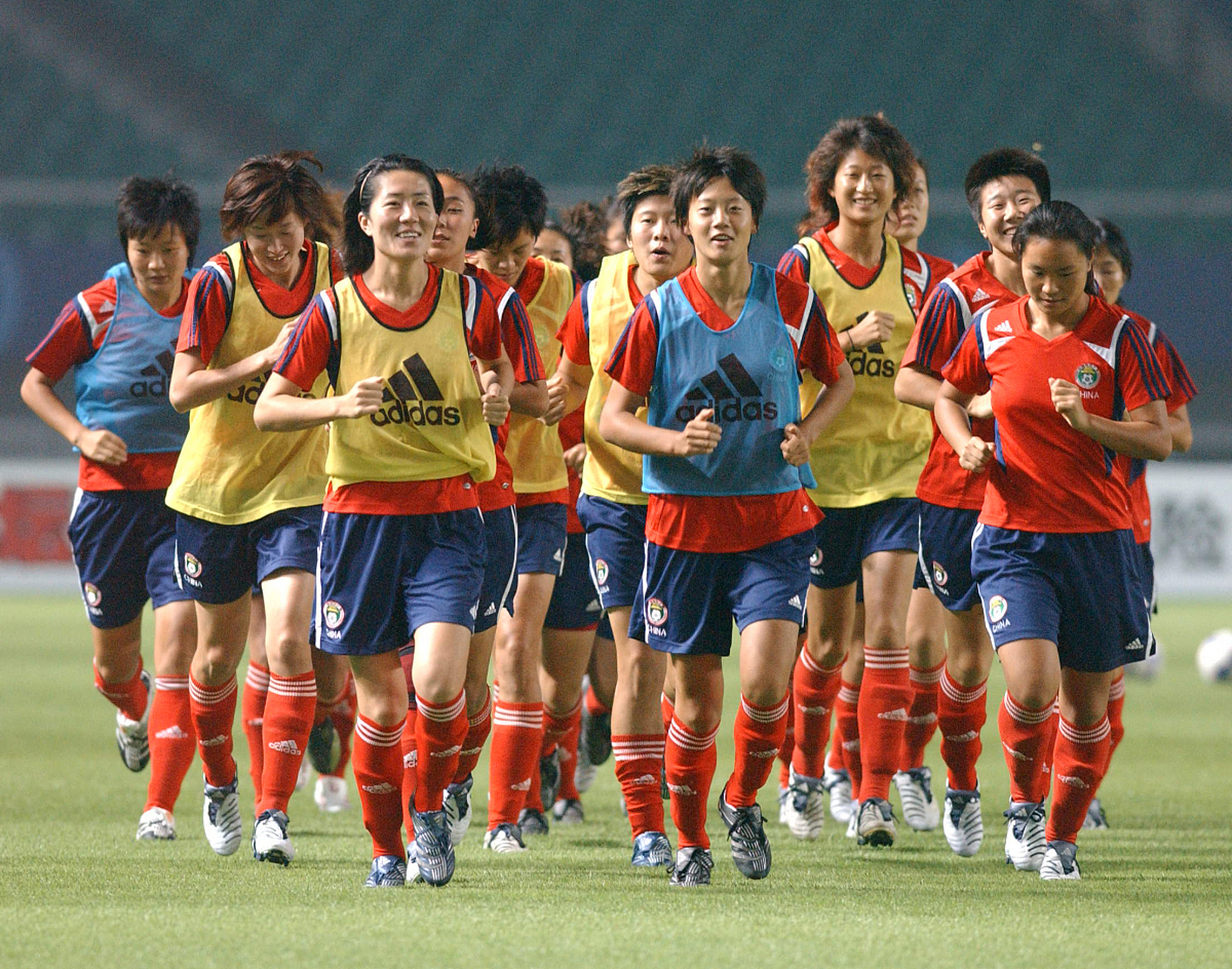 完美电竞-Ning回归赛场，回归赛场首场状态亮眼，法国队观众沸腾！的简单介绍