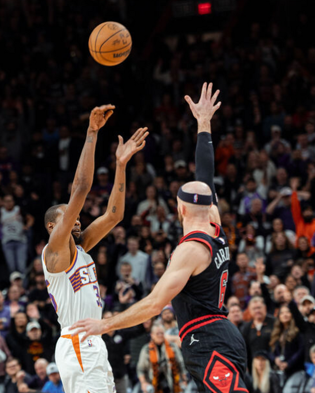 完美电竞- 巴西杜兰特运球出界 