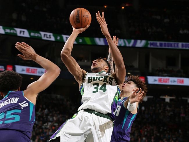 完美竞技-包含字母哥新星战术调整表现惊艳，C9未来可期！的词条